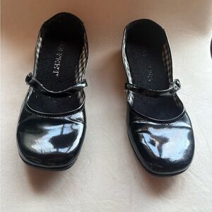 Women’s Black Patent Leather Mary Jane Flats Size 9